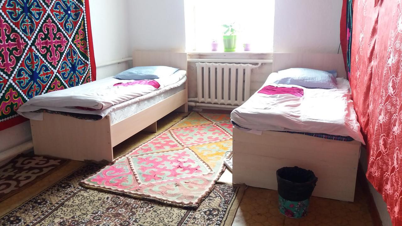 Happy Hostel In Kochkor Exterior photo